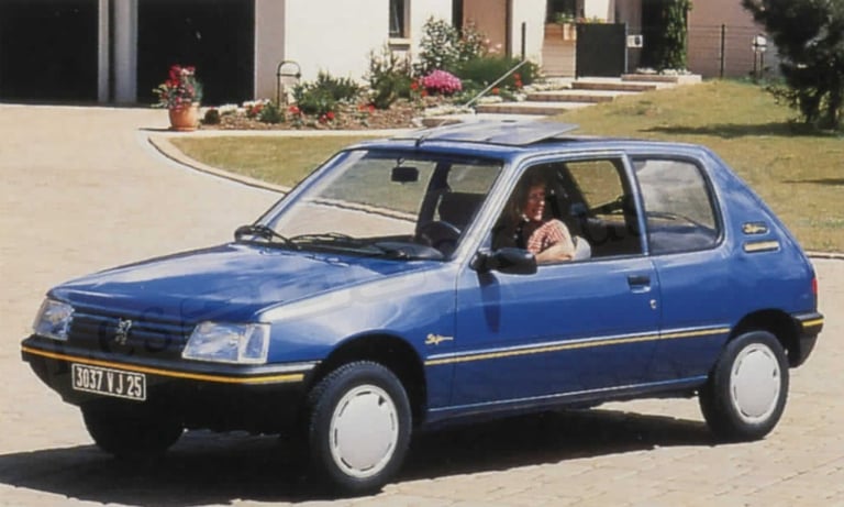 photo d'epoque peugeot 205 STYLE bleu miami 1991