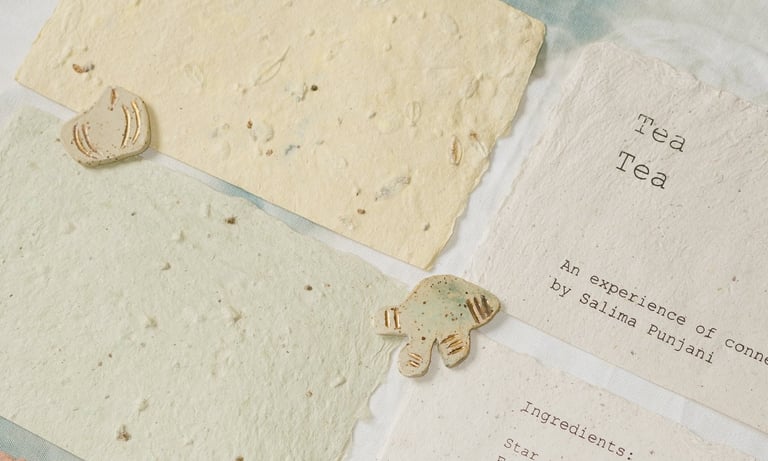 Papier et céramiques faits à la main. Le papier contient diverses épices chai.