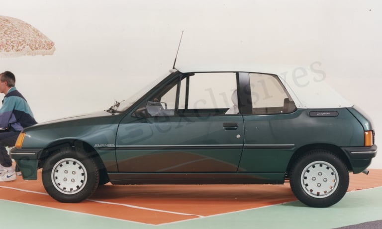 photo d'archive peugeot 205 roland Garros Cabriolet