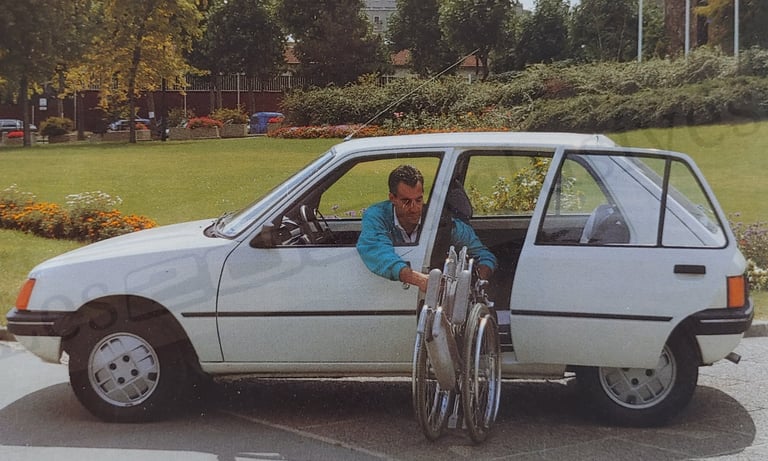 Peugeot 205 mobilité reduite TPMR