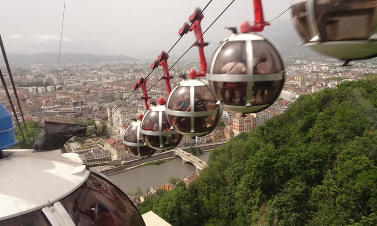 Voyage à Grenoble.  Les oeufs, le musée