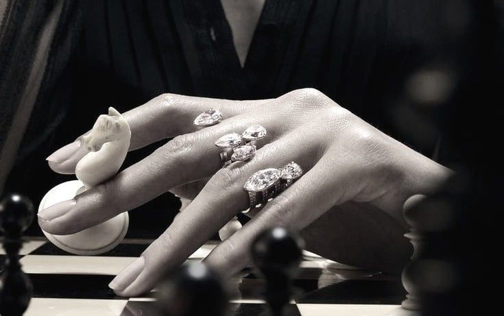 A luxurious chess player as a metaphor for a strategic investment