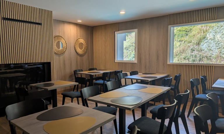 Restaurante comedor del Hotel Focus en el Pas de la Casa, Andorra. En los Pirineos