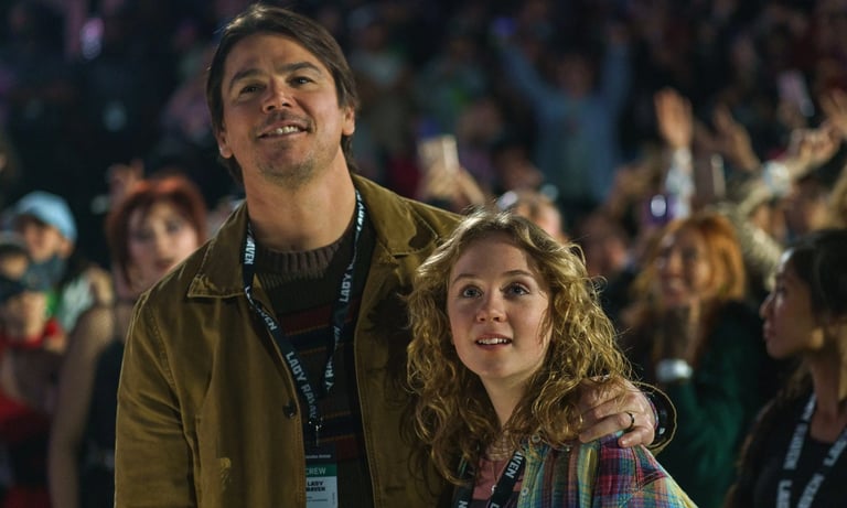 Josh Hartnett and Ariel Donoghue as a father and daughter in a crowd at the Lady Raven concert in the movie Trap.