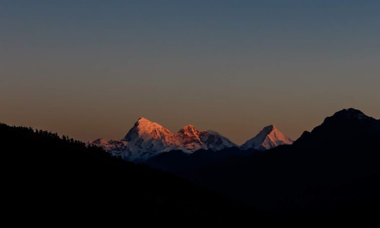Morning_Sun_Rise_Over_Mount_Jhomolhari_at_Chele_Le_La_Pass