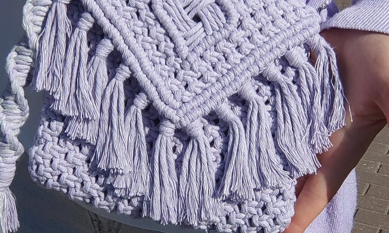alyvinės spalvos macrame pintas rankinukas per petį