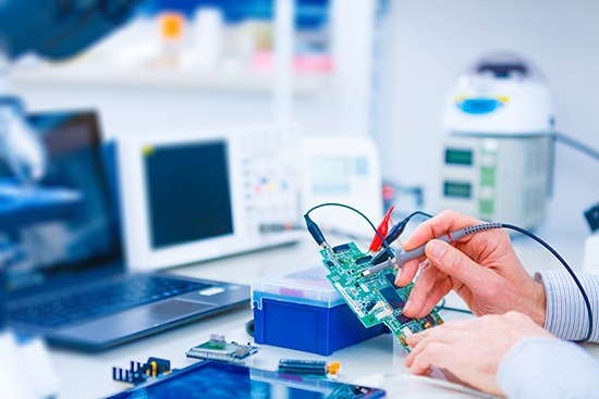 Benefits of outsourcing electronics design projects to Omini for PCB excellence.