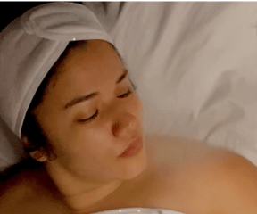 Femme bénéficiant d'un traitement de Soins des rides et ridules