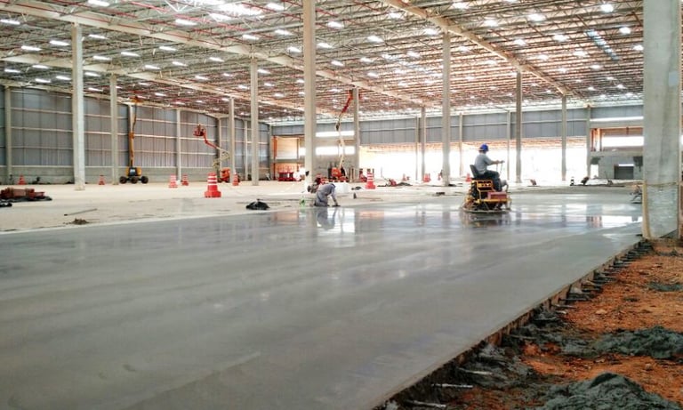 Piso com macrofibra para concreto