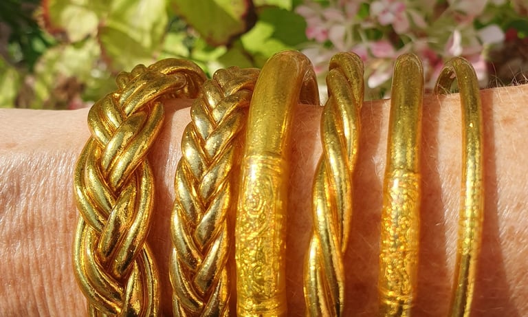 Ensemble de nos références joncs bouddhistes couleur gold
