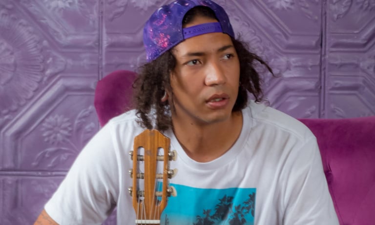 Click to access Coroncoro Social Media.