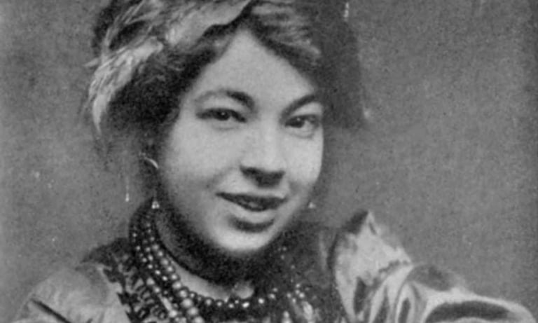 pamela-coleman-smith-queen-of-tarot