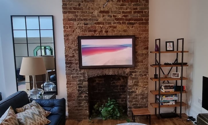 Samsung Frame TV wall mounting with cables hidden