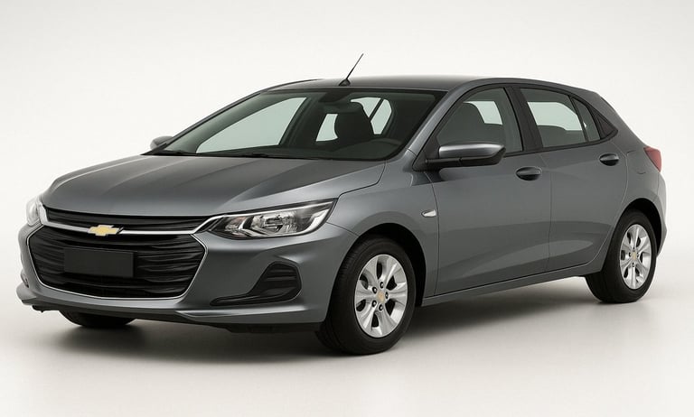 Chevrolet Onix cinza metálico em estúdio com fundo branco, exibido em ângulo frontal para destacar s