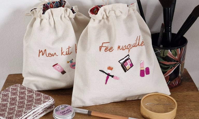 petits pochons en tissu brodés rangement maquillage