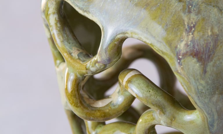 Jarrón de cerámica artesanal colección Organic hecho a mano en Madrid