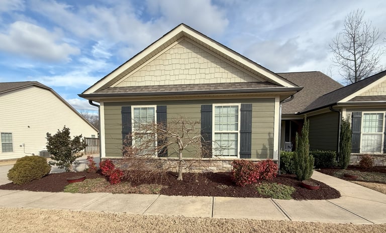 Front flower bed that had dyed brown double ground mulch installed.