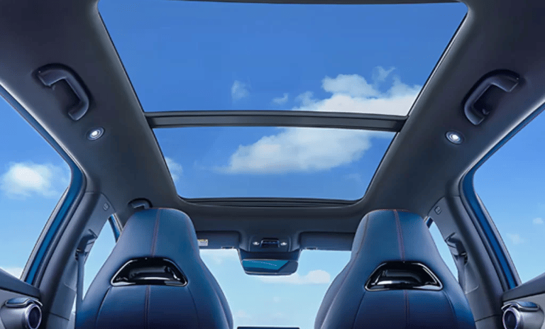 Interior BYD Atto 3 Gresik – dashboard sporty dan ambient light