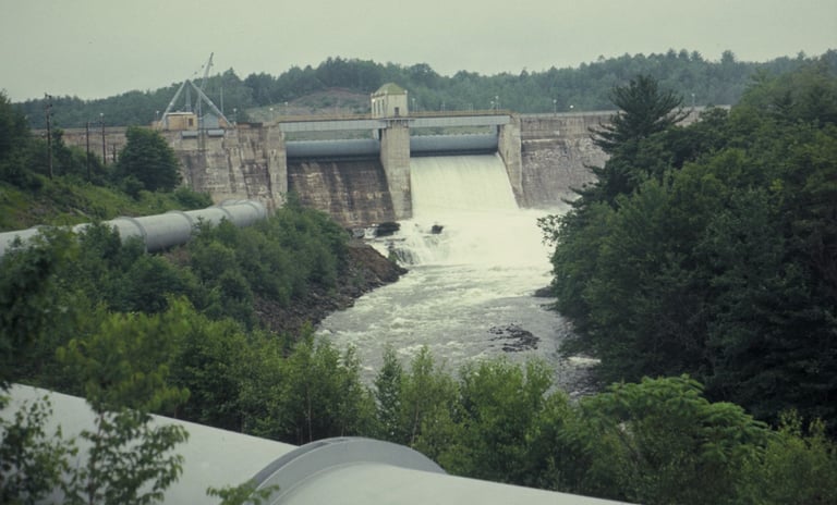 picture of the hydroelectric dam at lake wallenpaupack 