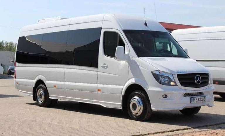 إيجار باص سياحي للعوائل الكبيره و المجموعات مرسيدس سبرنتر مجهز بالواى فاى