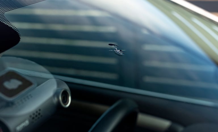 automobilių stiklų keitimas, stiklo įdaužų remontas, automobilių stiklų prekyba, tamsinimas