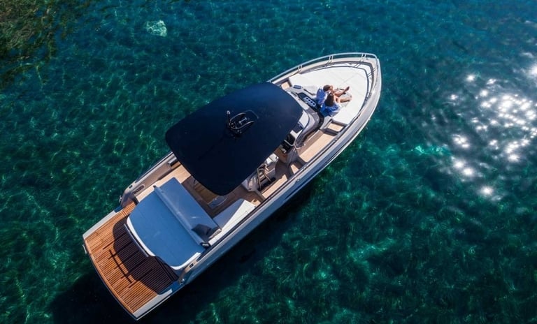 Invictus GT370 yacht available for rent in Lisbon