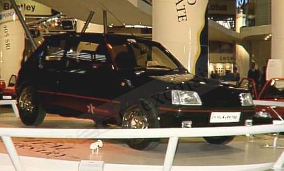 Peugeot 205 GTI 1FM au salon de l'auto