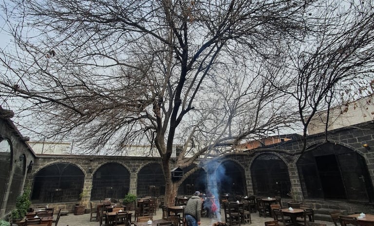Diyarbakır'da Gezilecek Yerler | Sülüklü Han