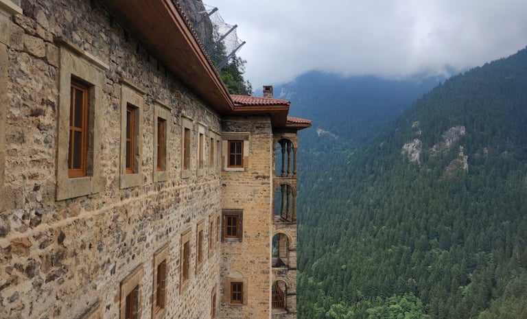Trabzon: Sümela Manastırı | Türkiye Gezi Rehberi