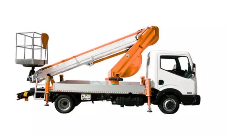 Camion con cesta elevadora