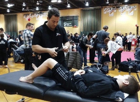 Thérapeute Sportif Abigail Suarez  Abigail Suarez participe à une compétition de karaté 