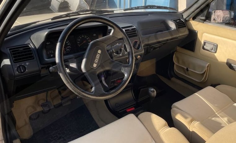 tableau de bord spécifique au peugeot 205 indiana allemande