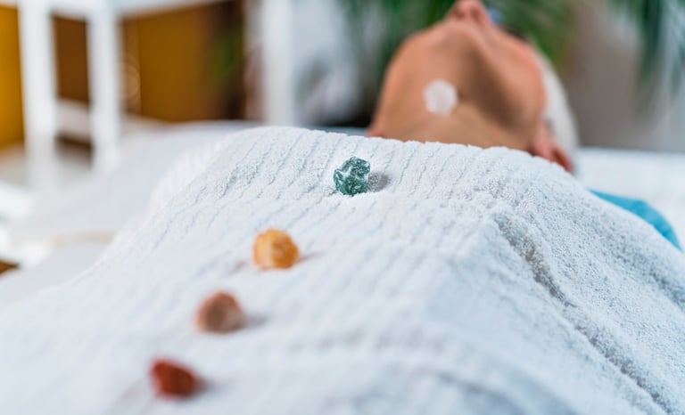 sesión de reiki con cristales y piedas de reiki