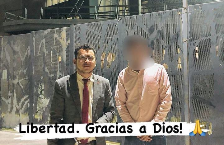 Abogado defendiendo el derecho a la libertad de un cliente