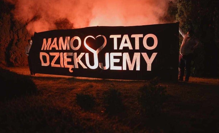 pomysł na wzruszające podziękowania dla rodziców na weselu baner mamo tato