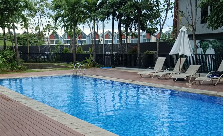 Kolam Renang Bali Resort Tangerang