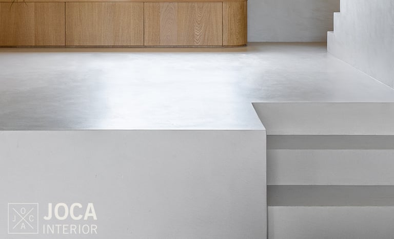 Woonruimte muren en vloer bekleed in Microtopping door Joca Interior