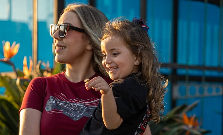 cunhada do murilo e sua filha maria usando roupas da loja