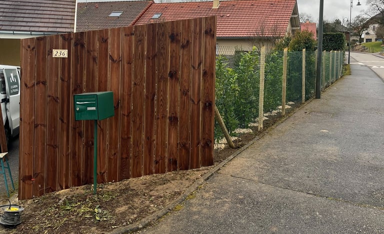 création d'un clotûre en bois à Aix les Bains