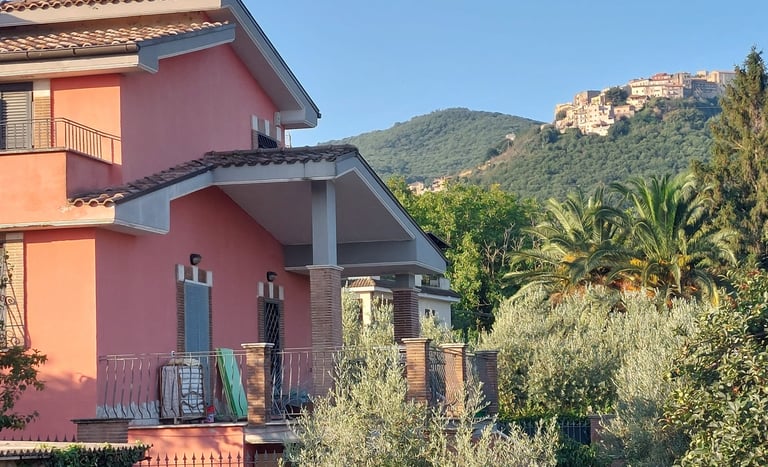 Facciata principale della struttura vista dall’esterno