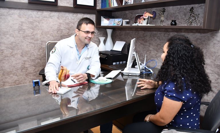 Consulta médica com médico cirurgião bariátrico