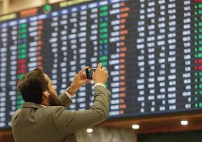 PSX Closes Below 165,000 After Volatile Trading Session Despite Record Volume