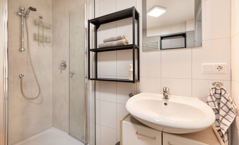 Dusche und Waschbecken, Apart Jochberg