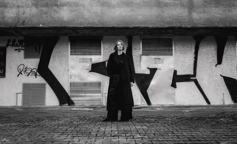 Minimalistyczna sesja w czerni i bieli, Opole