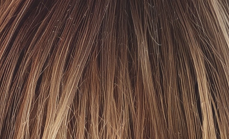 a black and white photo of some hair