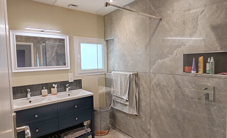 Artisan carreleur à Bruay-La-Buissière / Pose grands formats dans une salle de bain / Carréno