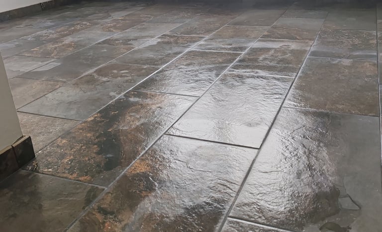 Carreleur à Beuvry réalisant la pose de carrelage intérieur