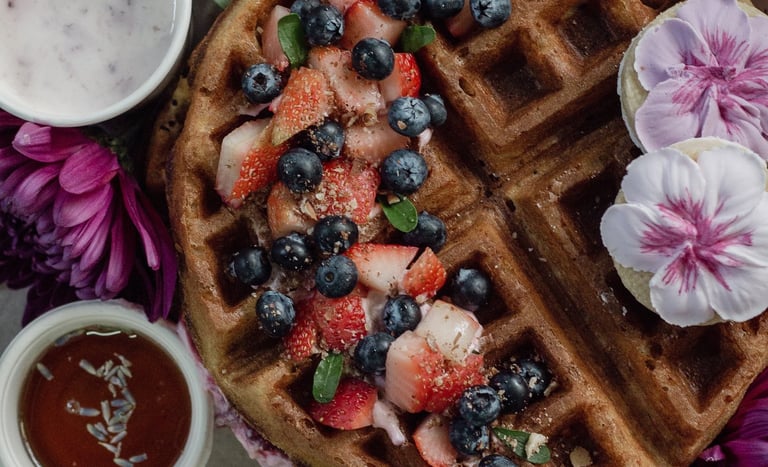 desayuno con waffles