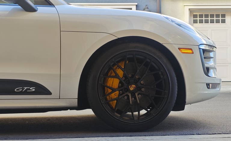 Akebono 10 piston calipers and 420x40mm carbon ceramic rotors transplanted onto a Porsche Macan GTS