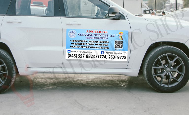 Car magnet de Angelica's Cleaning Services LLC con QR, servicios, redes y teléfono.